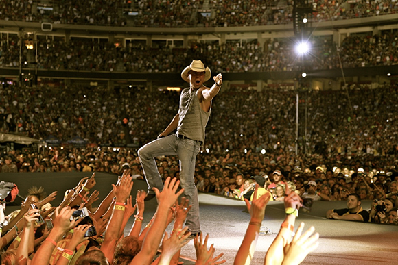 Kenny Chesney & Old Dominion at Jiffy Lube Live