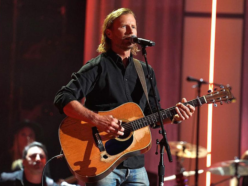Dierks Bentley at Jiffy Lube Live
